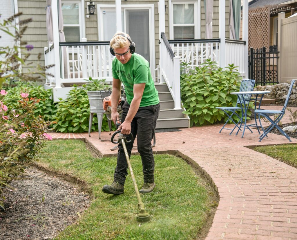 Lawn Trimming in Lees Summit